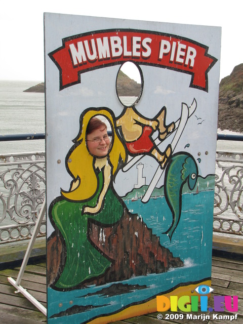 SX09918 Mermaid Jenni on Mumbles pier